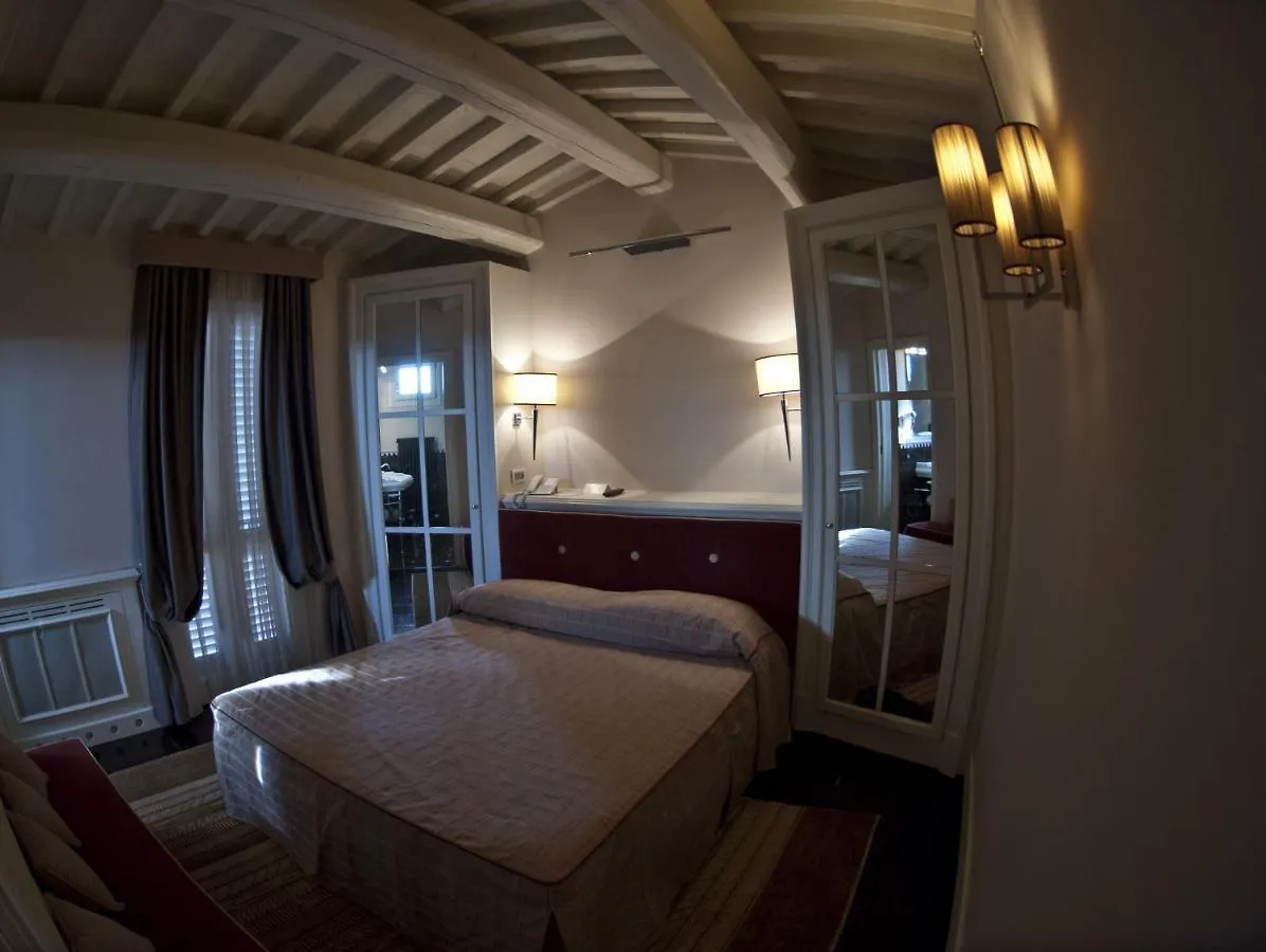 Hotel Patria Pistoia 4*,