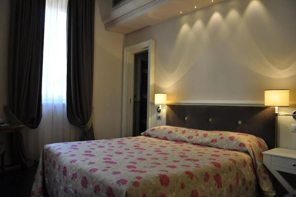 Hotel Patria Pistoia 4*,